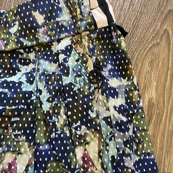 Lululemon shorts - Picture 3 of 4